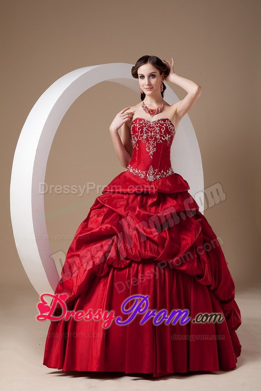 Appliqued Sweetheart Wine Red Quinceanera Gowns with Pick ups