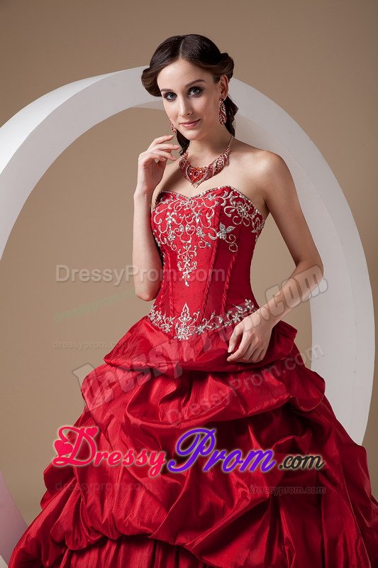 Appliqued Sweetheart Wine Red Quinceanera Gowns with Pick ups