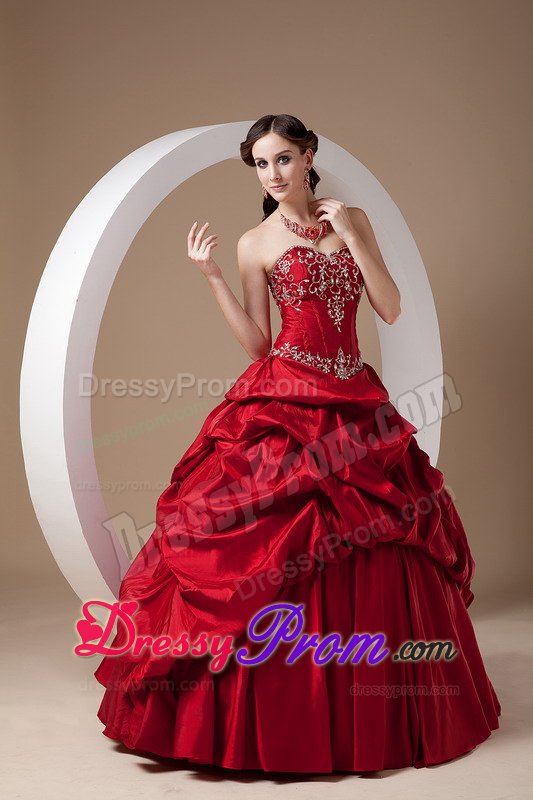 Appliqued Sweetheart Wine Red Quinceanera Gowns with Pick ups