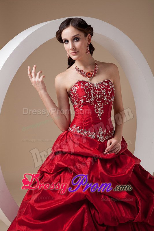 Appliqued Sweetheart Wine Red Quinceanera Gowns with Pick ups