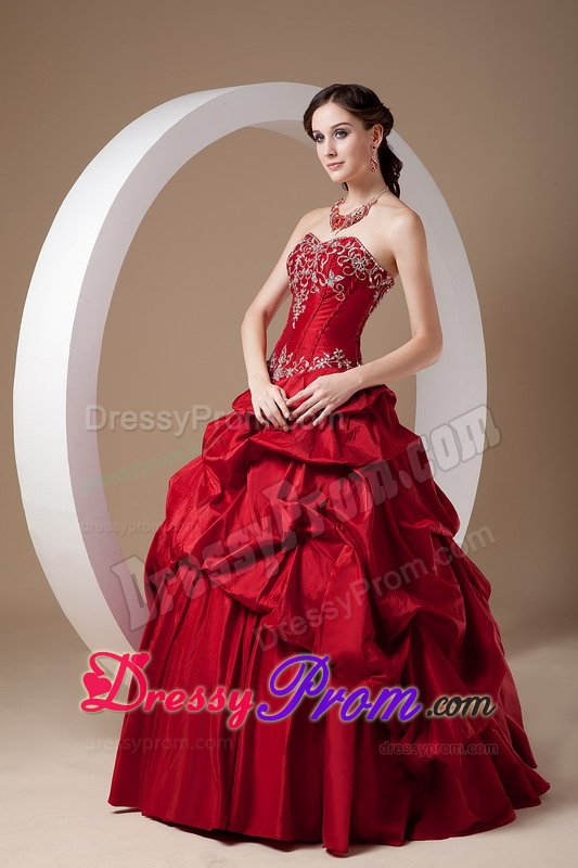 Appliqued Sweetheart Wine Red Quinceanera Gowns with Pick ups