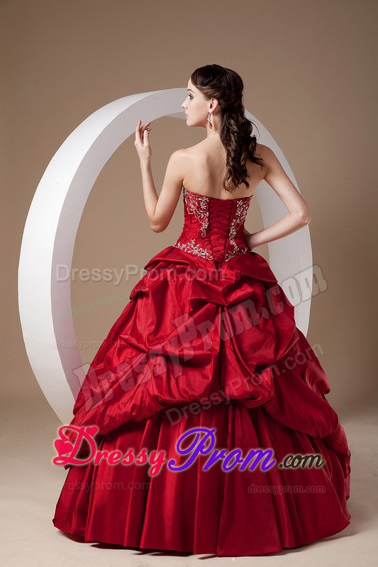 Appliqued Sweetheart Wine Red Quinceanera Gowns with Pick ups