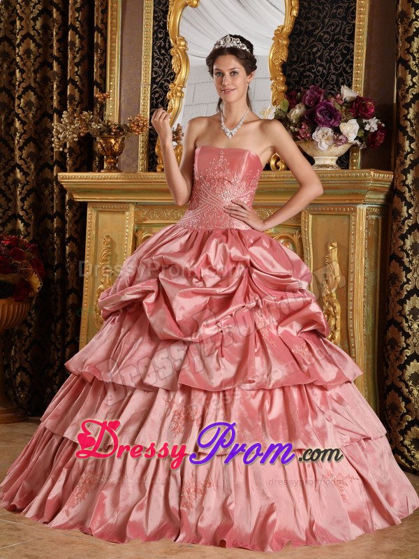 Appliqued Pink Taffeta Quinceanera Dresses with Ruffled Layers