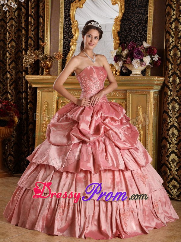 Appliqued Pink Taffeta Quinceanera Dresses with Ruffled Layers