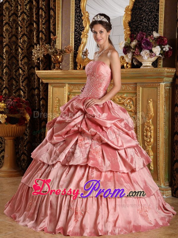 Appliqued Pink Taffeta Quinceanera Dresses with Ruffled Layers
