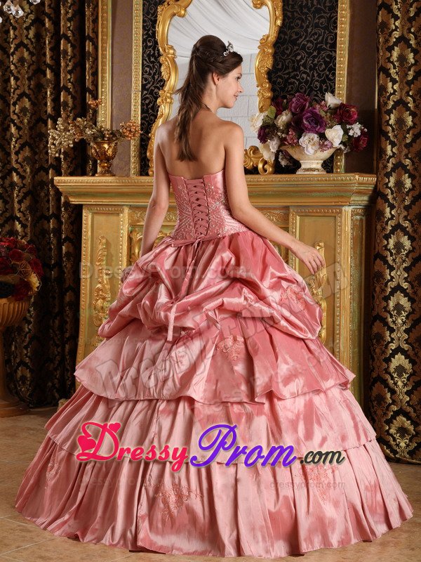Appliqued Pink Taffeta Quinceanera Dresses with Ruffled Layers