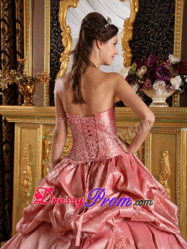 Appliqued Pink Taffeta Quinceanera Dresses with Ruffled Layers