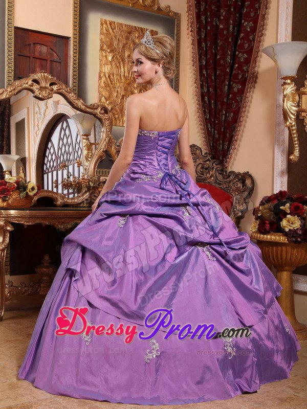 Lavender Ball Gown Sweet 15 Dresses with Appliques and Pick ups
