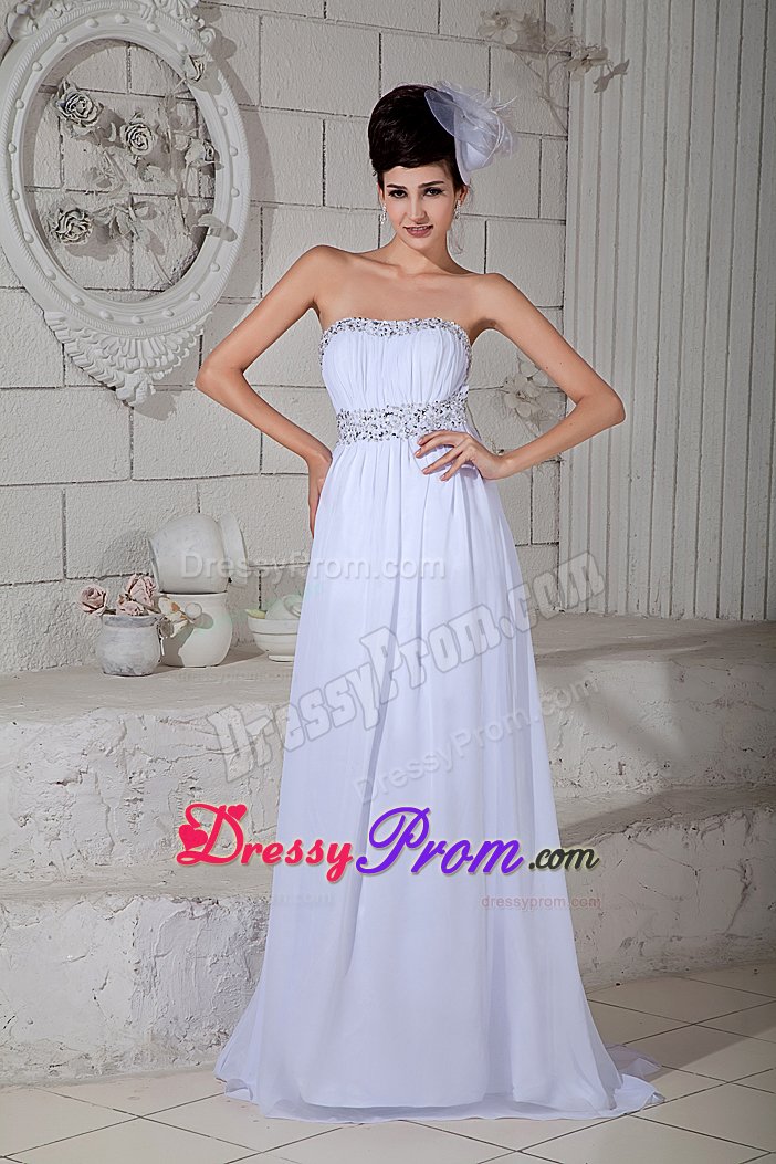 Latest Strapless Ruched White Prom Dress with the Back out