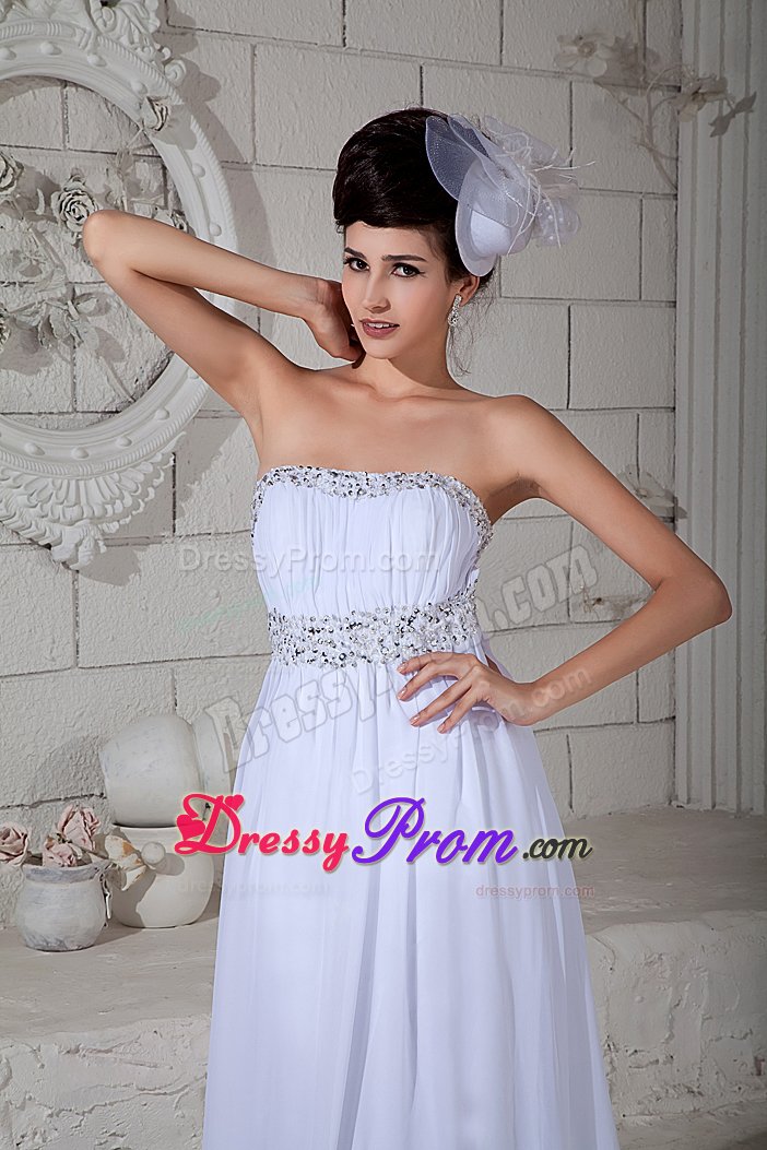 Latest Strapless Ruched White Prom Dress with the Back out