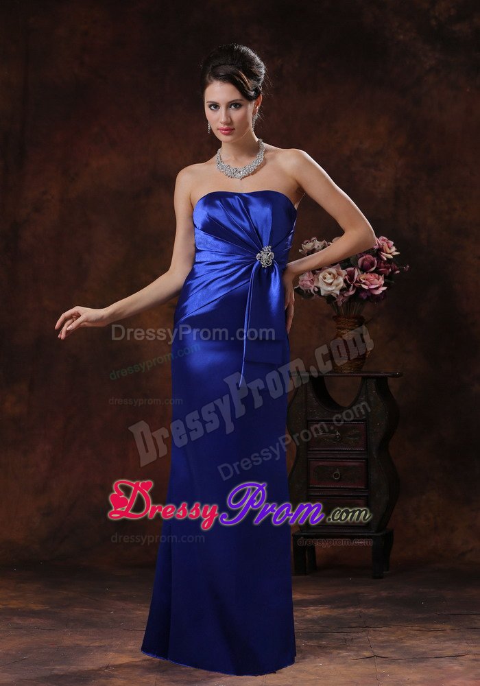 Brooch and Ruches Accent Long Prom formal Dresses in Royal Blue