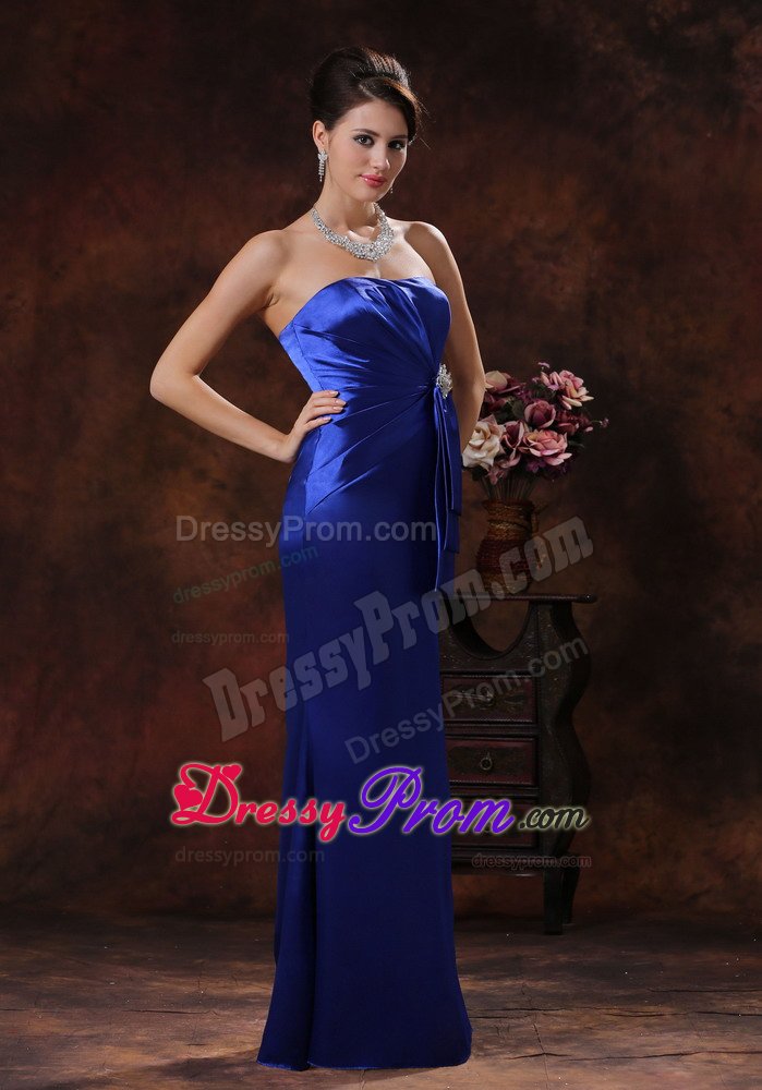 Brooch and Ruches Accent Long Prom formal Dresses in Royal Blue