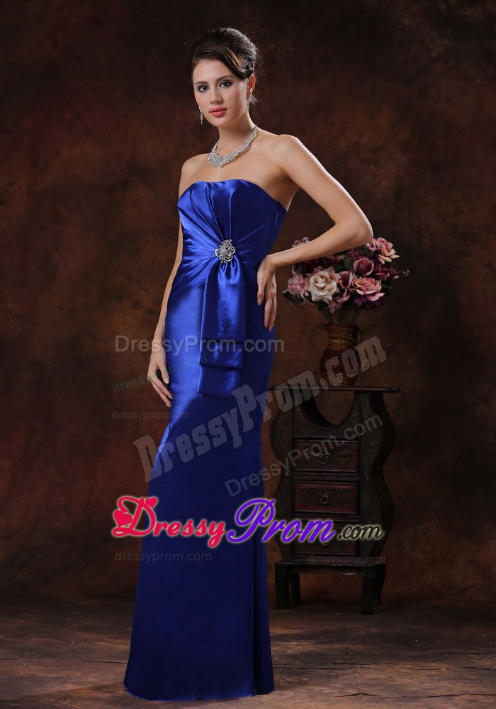 Brooch and Ruches Accent Long Prom formal Dresses in Royal Blue