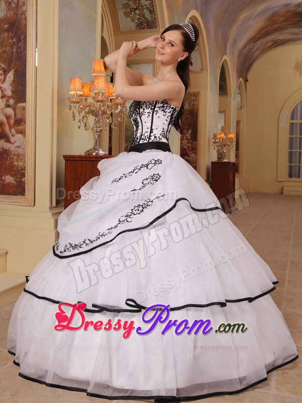 White Organza Quinceanera Gown Dresses with Embroidery and Frills
