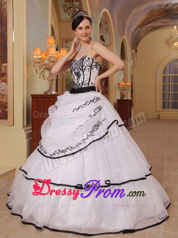 White Organza Quinceanera Gown Dresses with Embroidery and Frills