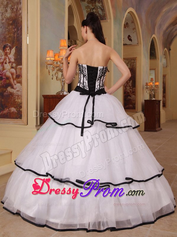 White Organza Quinceanera Gown Dresses with Embroidery and Frills