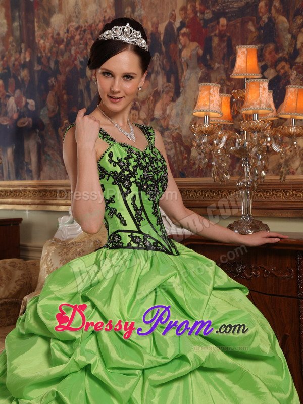 Spring Green Straps Quinceanera Gown Dress with Appliques 2014