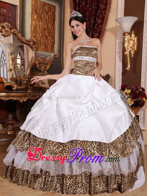 Ruffled Layers Accent White Quinceanera Gown Dresses of Leopard