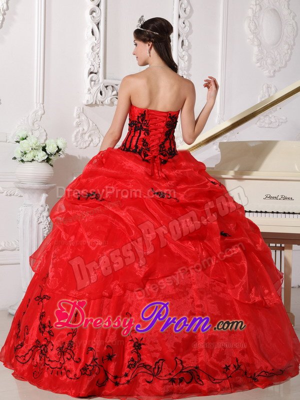 Embroidered Strapless Long Quinceanera Dresses of Red Organza