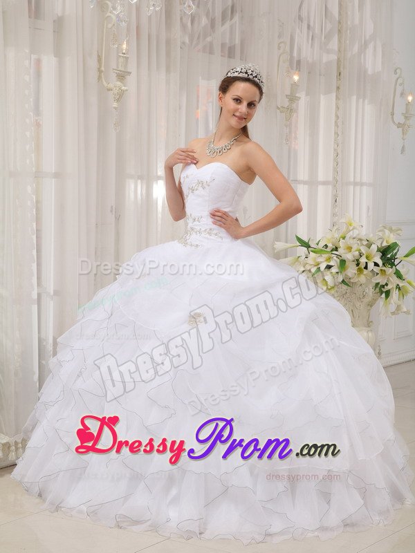 Ruffles and Appliqued White Quinceanera Dresses of Sweetheart