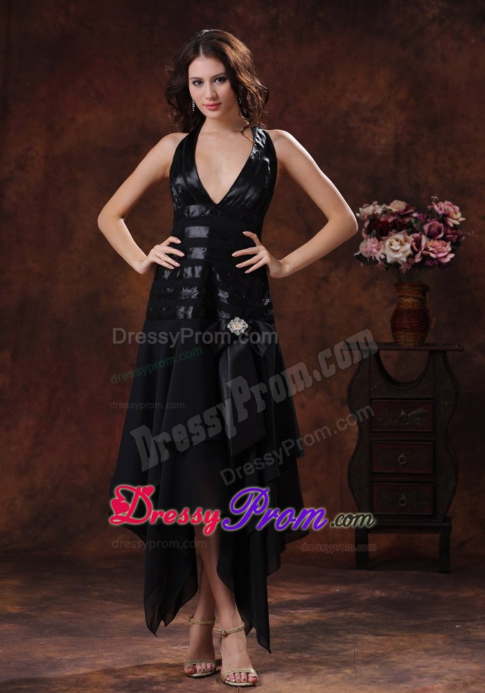 Breathtaking Black Halter Top Plunging Neckline Prom Gown with High-Low