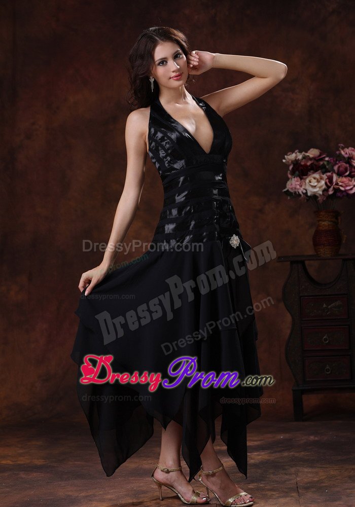 Breathtaking Black Halter Top Plunging Neckline Prom Gown with High-Low