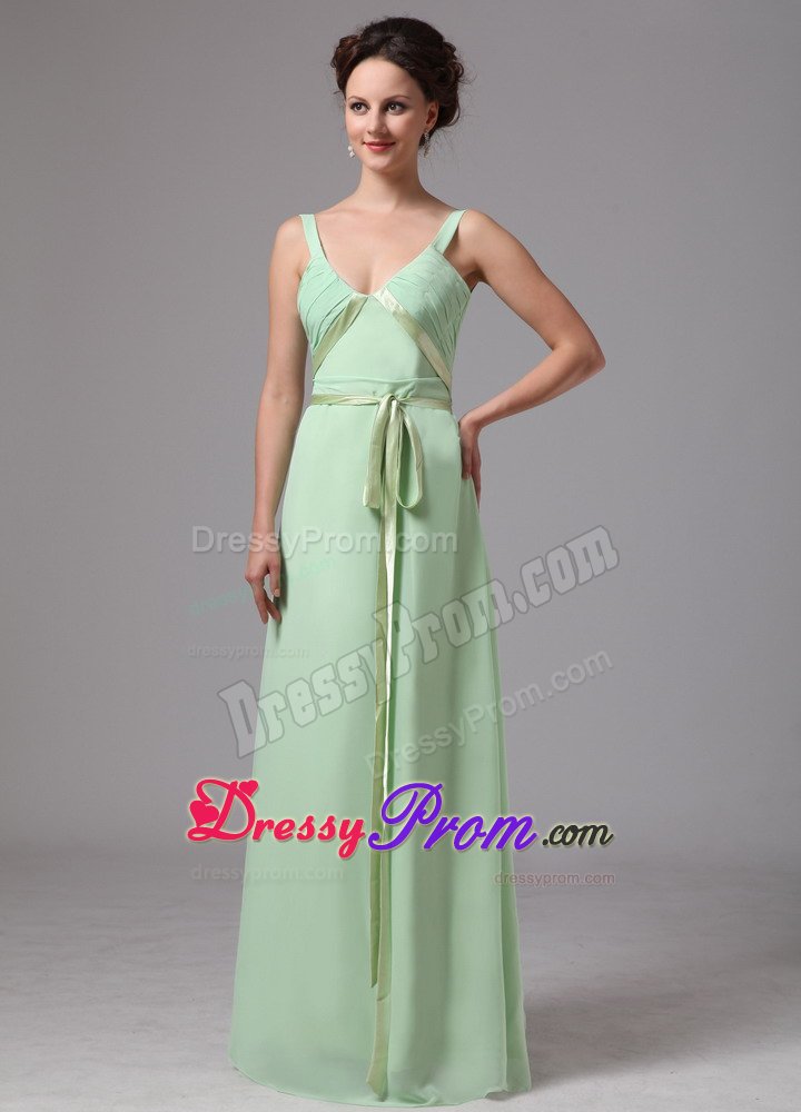 Apple Green V-neck Chiffon Quinceanera Dama Dresses with Sash