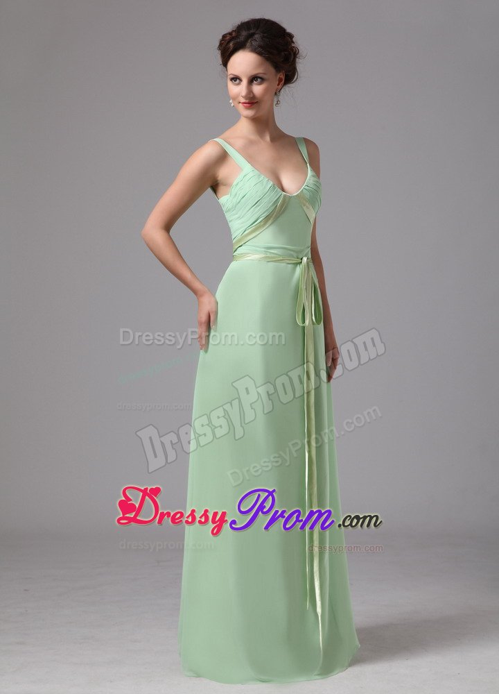 Apple Green V-neck Chiffon Quinceanera Dama Dresses with Sash