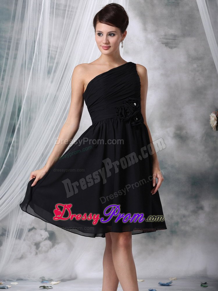 Ruched Black One Shoulder Quinceanera Dama Dresses with Flowers