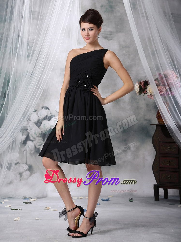Ruched Black One Shoulder Quinceanera Dama Dresses with Flowers