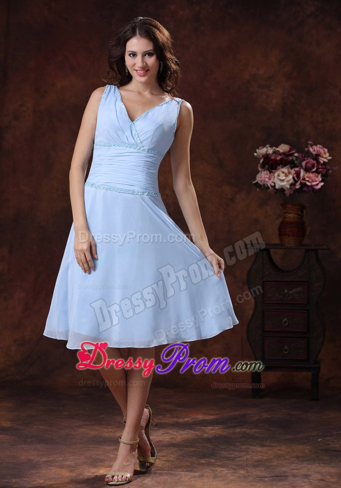 Light Blue Column V-neck Quinceanera Dama Dresses with Beading
