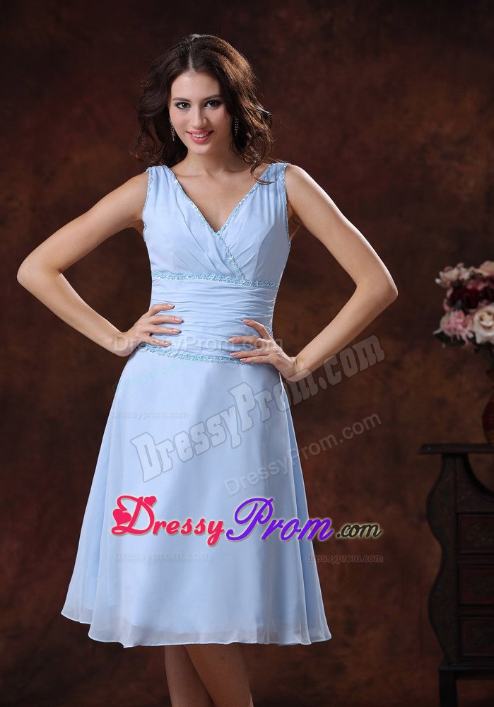 Light Blue Column V-neck Quinceanera Dama Dresses with Beading