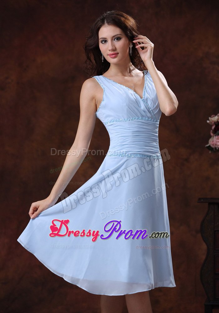 Light Blue Column V-neck Quinceanera Dama Dresses with Beading