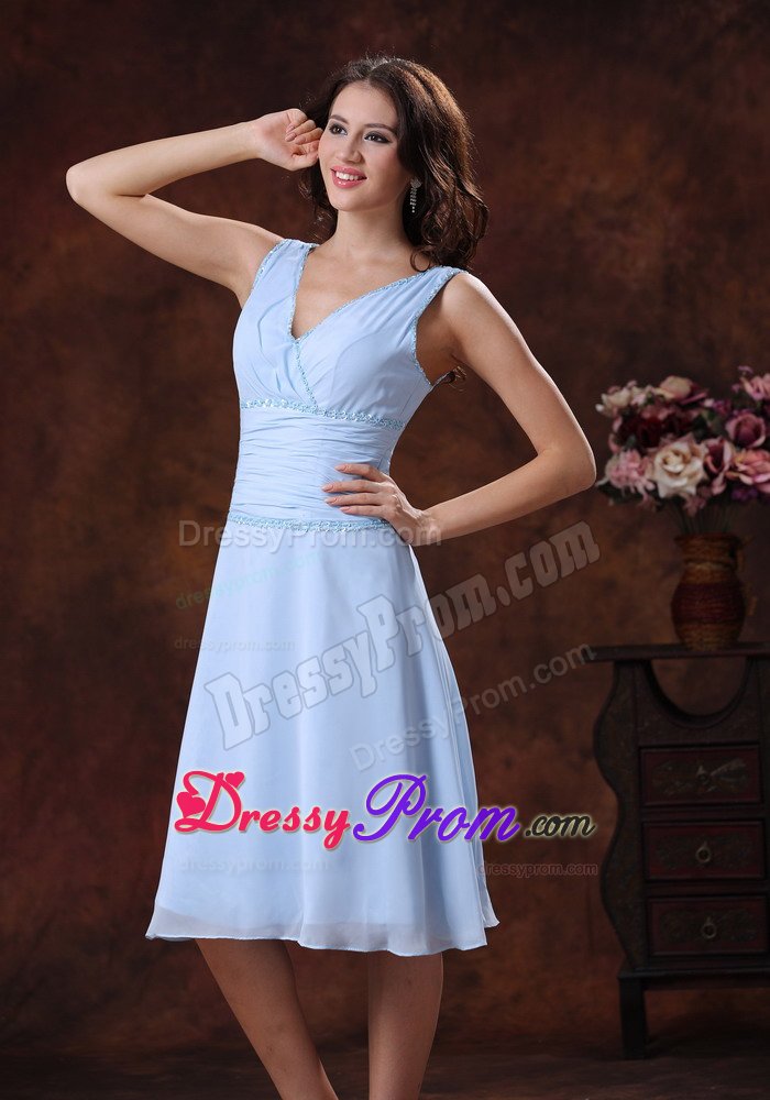 Light Blue Column V-neck Quinceanera Dama Dresses with Beading
