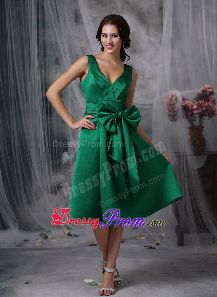 Bowknot and Ruches Accent V-neck Quinceanera Dama Dress in Green
