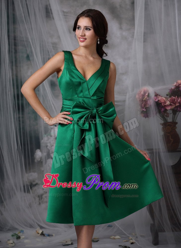 Bowknot and Ruches Accent V-neck Quinceanera Dama Dress in Green