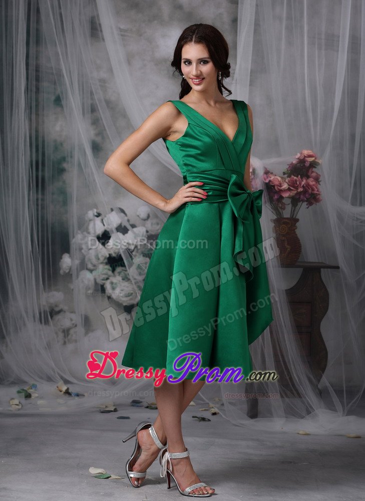 Bowknot and Ruches Accent V-neck Quinceanera Dama Dress in Green