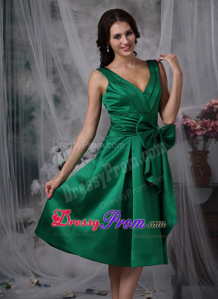 Bowknot and Ruches Accent V-neck Quinceanera Dama Dress in Green