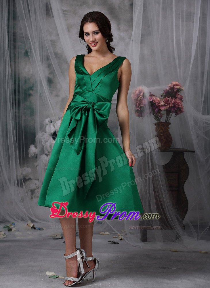 Bowknot and Ruches Accent V-neck Quinceanera Dama Dress in Green