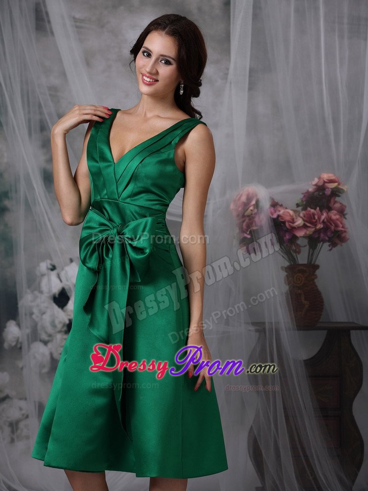 Bowknot and Ruches Accent V-neck Quinceanera Dama Dress in Green