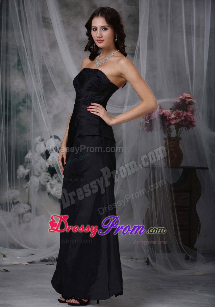 Black a Line Taffeta Strapless Ruched Quinceanera Dama Dresses