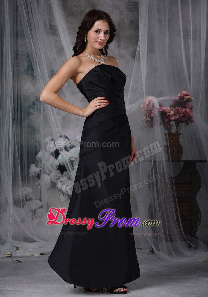 Black a Line Taffeta Strapless Ruched Quinceanera Dama Dresses