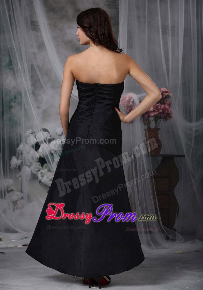 Black a Line Taffeta Strapless Ruched Quinceanera Dama Dresses