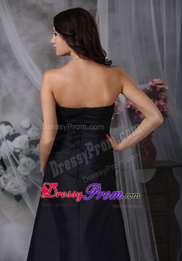 Black a Line Taffeta Strapless Ruched Quinceanera Dama Dresses