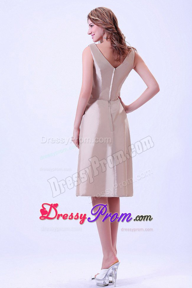 Ruched V-neck Knee Length Quinceanera Dama Dresses in Champagne