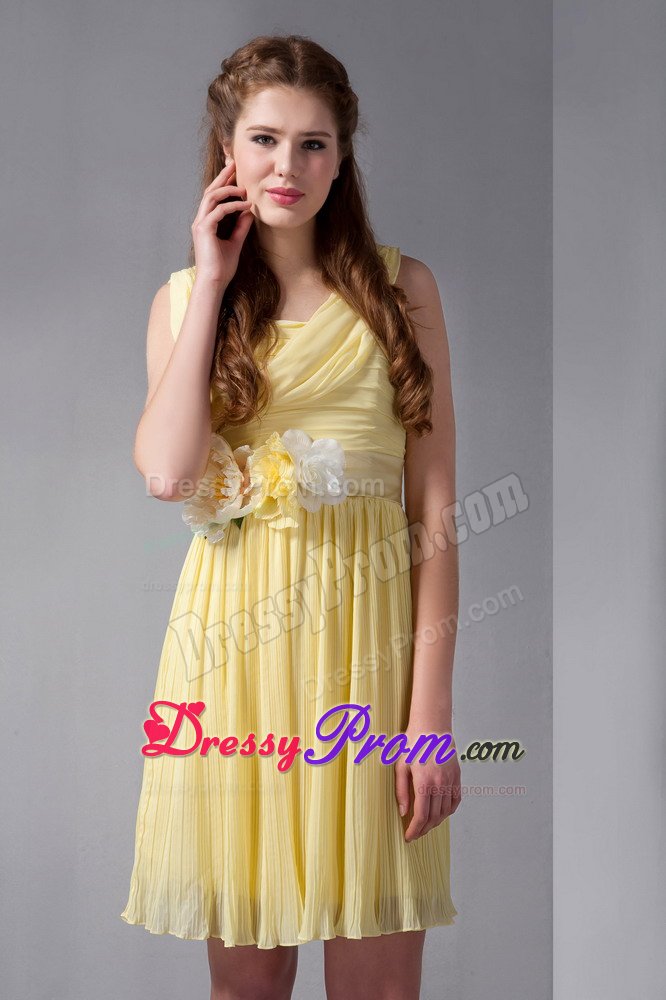 Yellow Organza Dama Dress for Quince with Straps and Hand-made Flower