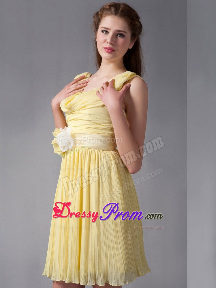Yellow Organza Dama Dress for Quince with Straps and Hand-made Flower