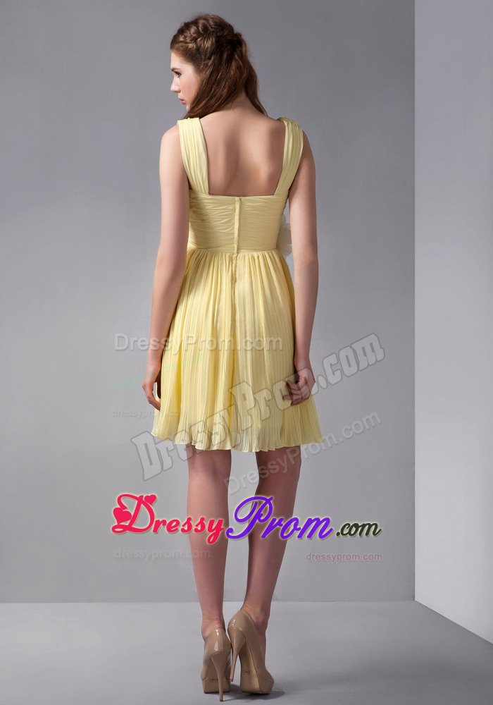 Yellow Organza Dama Dress for Quince with Straps and Hand-made Flower