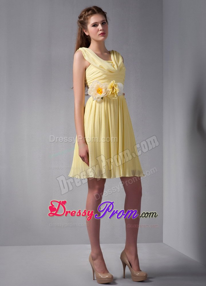 Yellow Organza Dama Dress for Quince with Straps and Hand-made Flower