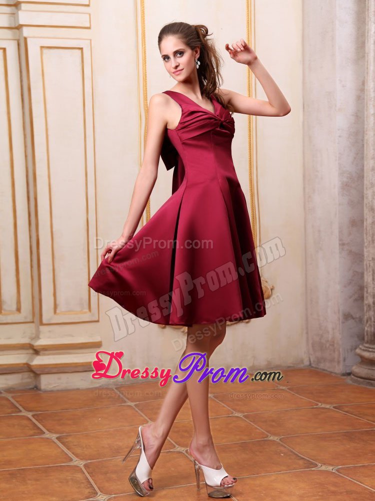 Satin V-neck Sweet Sixteen Dresses with Big Bowknot in Burgundy